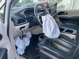 2020 Chrysler Pacifica Limited - Interior Front Seat Image